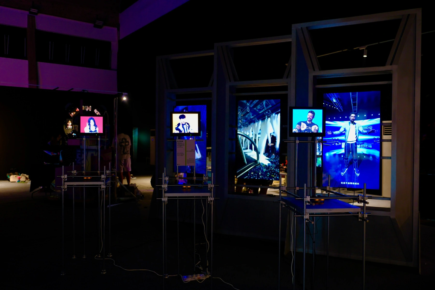 Morph 展览现场照片